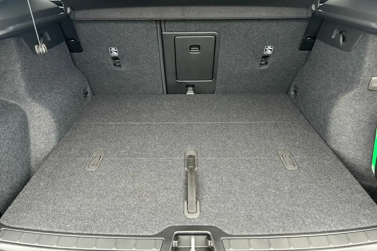 2024-volvo-xc40-20-b3-ultra-bright-big-7