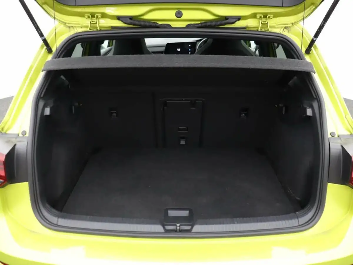 2022-volkswagen-golf-15-tsi-r-line-130ps-hatchback-big-10