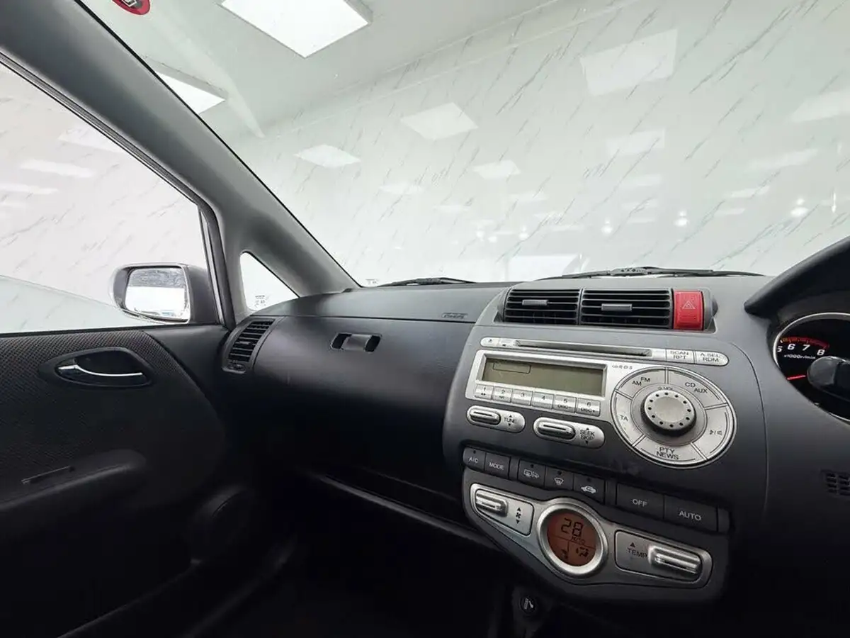 2007-honda-jazz-14-sport-big-12