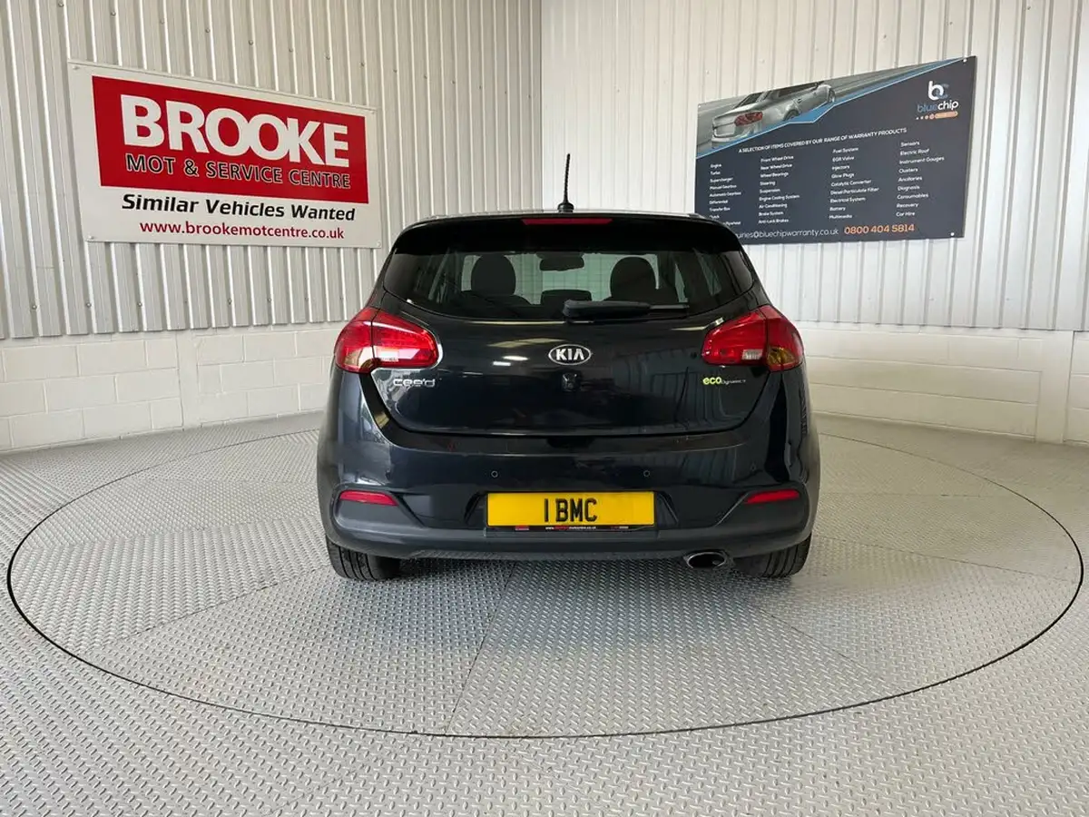 2012-kia-ceed-16-3-isg-hatchback-big-5