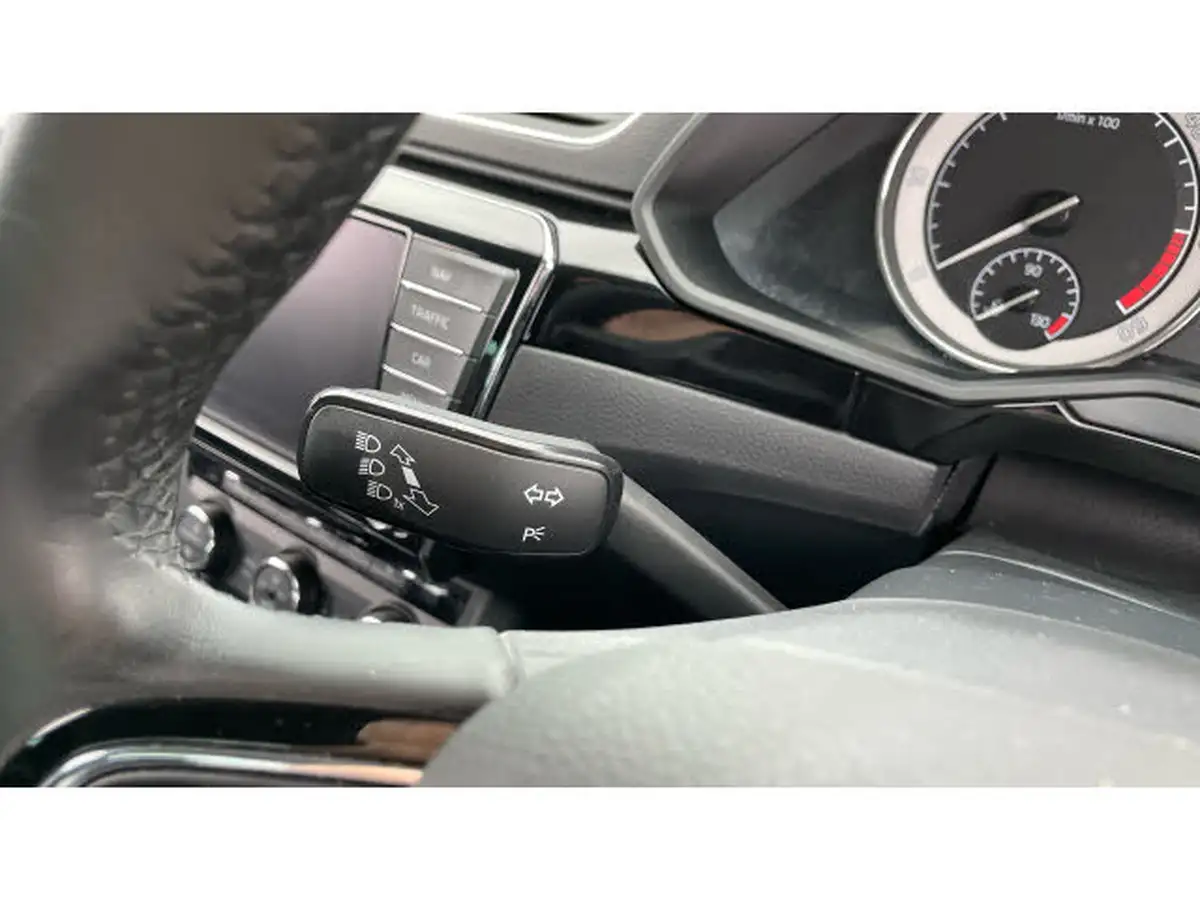 2016-skoda-superb-20tdi-scr-laurin-klement-190ps-4x4-hatchback-dsg-big-23