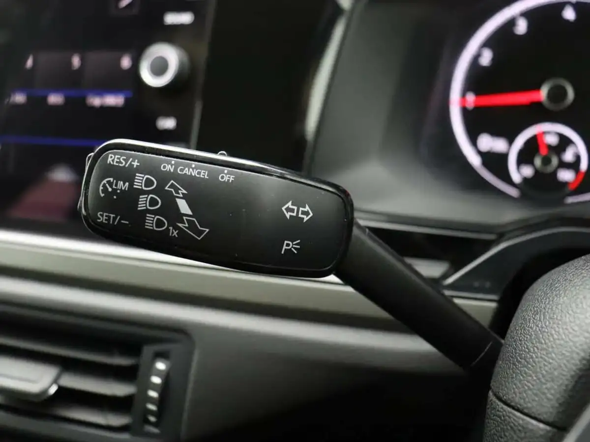 2018-volkswagen-polo-10-se-75ps-big-28