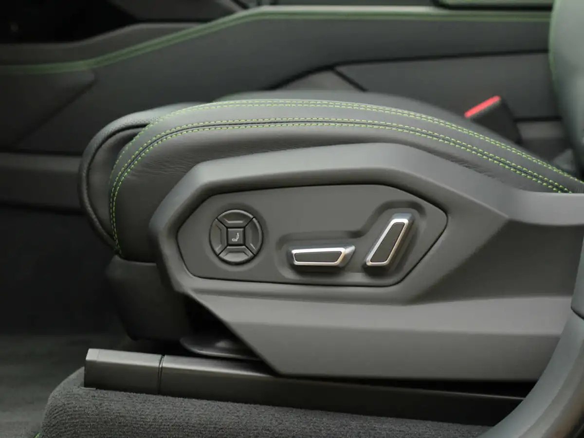 2024-lamborghini-urus-40-no-trim-big-59