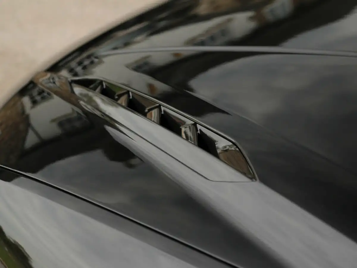 2024-lamborghini-urus-40-no-trim-big-31