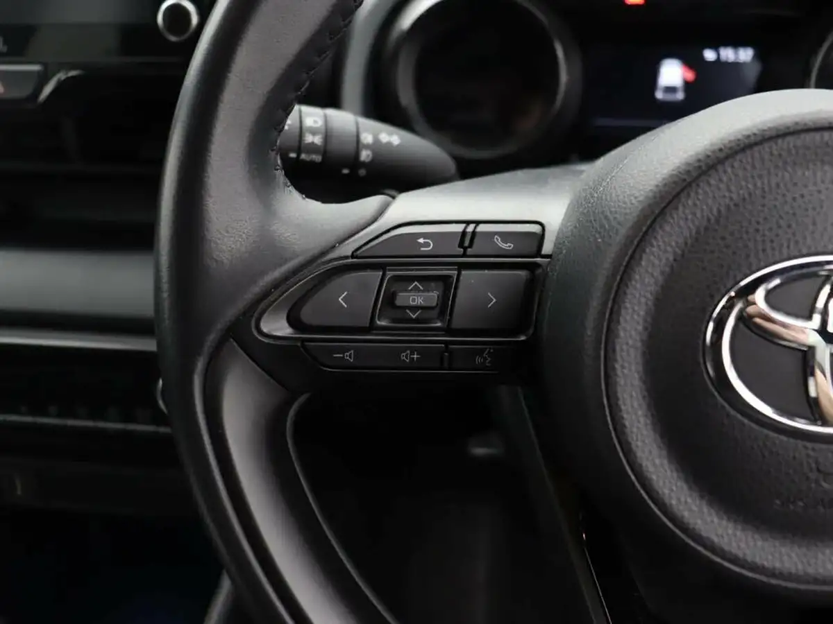 2021-toyota-yaris-15-vvt-i-launch-edition-big-25