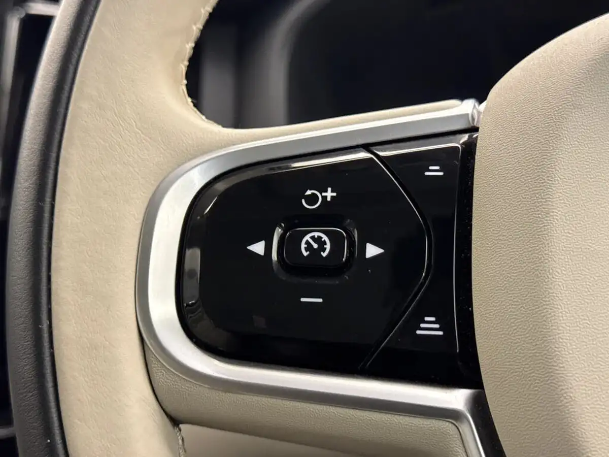 2021-volvo-xc60-20-b5-inscription-awd-big-22
