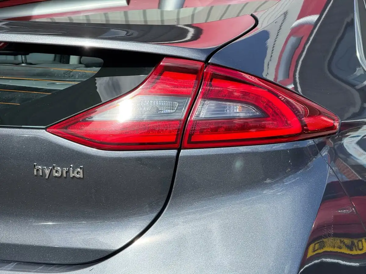 2018-hyundai-ioniq-16-gdi-premium-hybrid-big-34