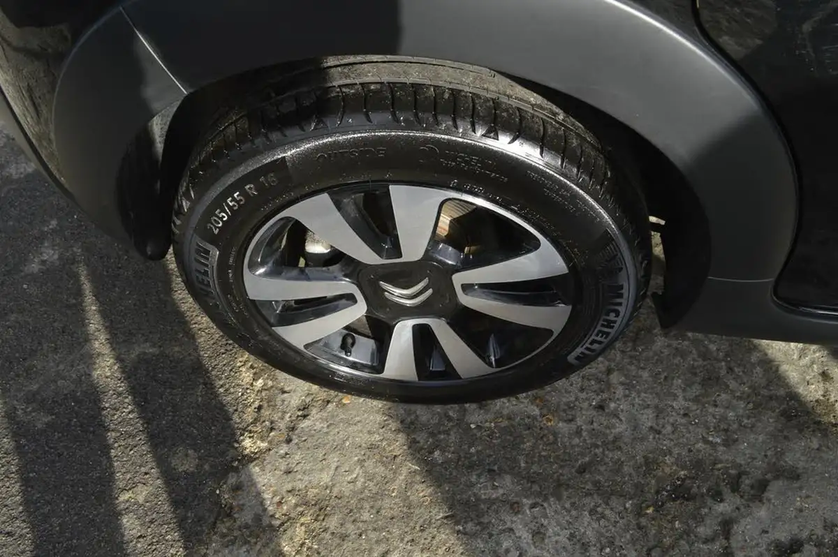 2024-citroen-c3-12-puretech-plus-110ps-eat6-big-19