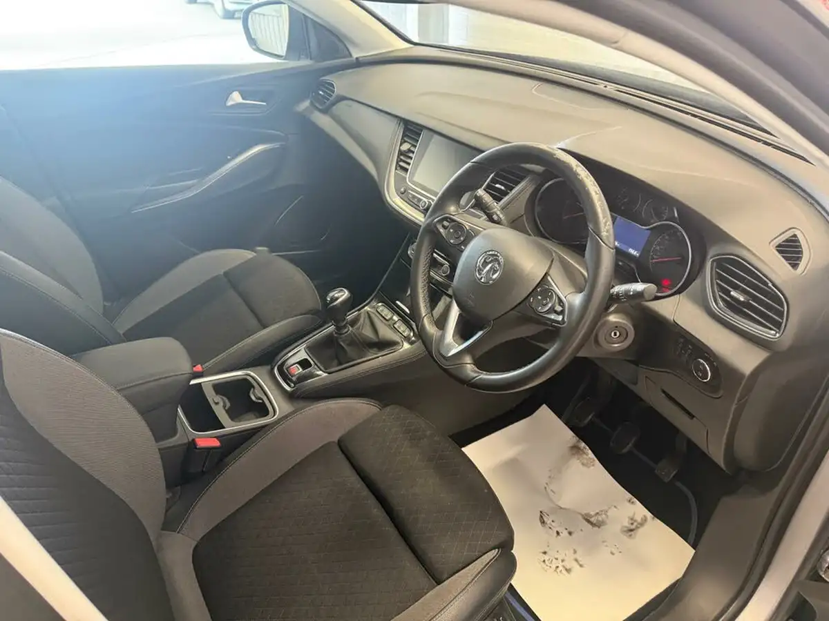 2019-vauxhall-grandland-x-15td-sport-nav-big-12