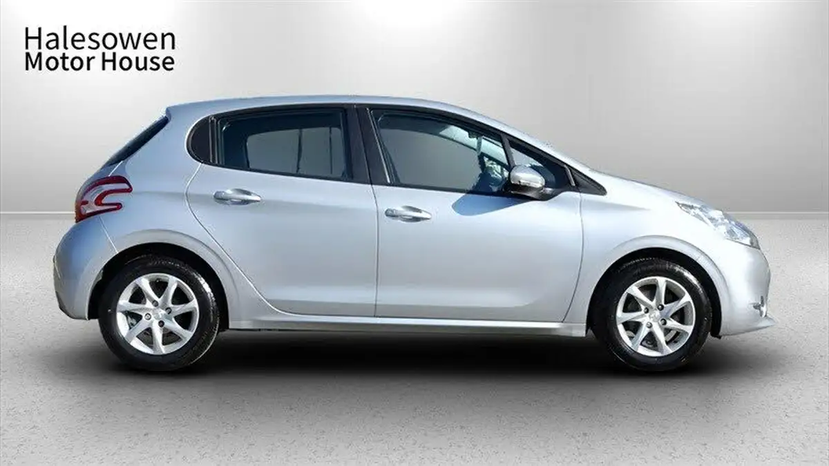 2014-peugeot-208-12-active-vti-5d-big-2