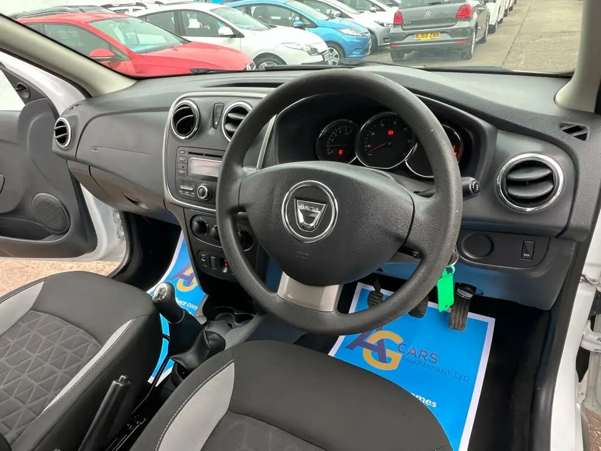 2015-dacia-sandero-stepway-09-ambiance-big-2