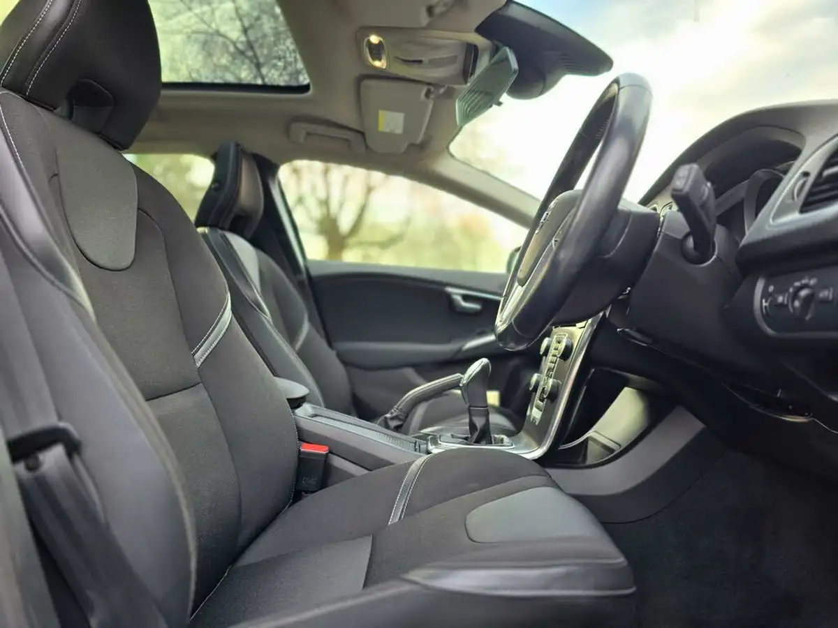 2014-volvo-v40-20td-d3-se-nav-big-6