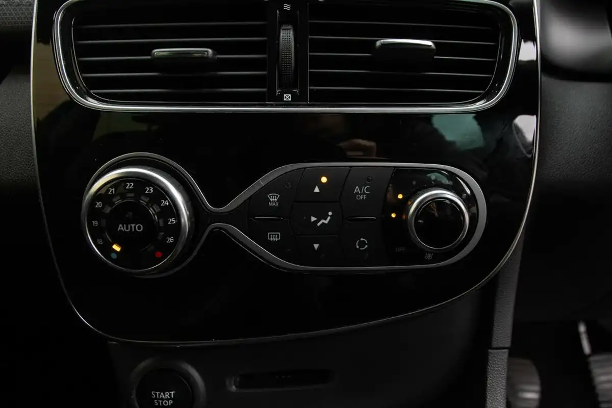 2018-renault-clio-09-tce-gt-line-big-31