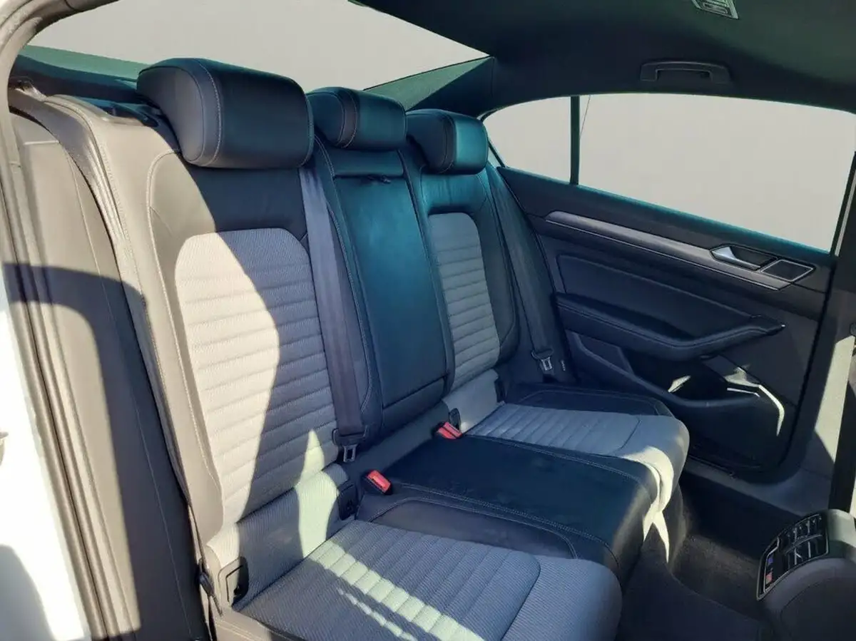2018-volkswagen-passat-14-tsi-r-line-150ps-saloon-4d-dsg-big-29