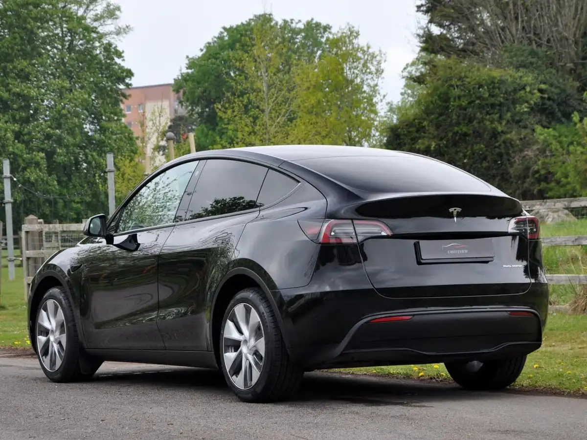 2022-tesla-model-y-e-long-range-big-8
