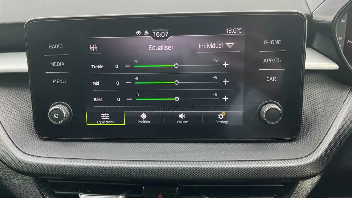 2022-skoda-fabia-10-tsi-colour-edition-109ps-dsg-big-38