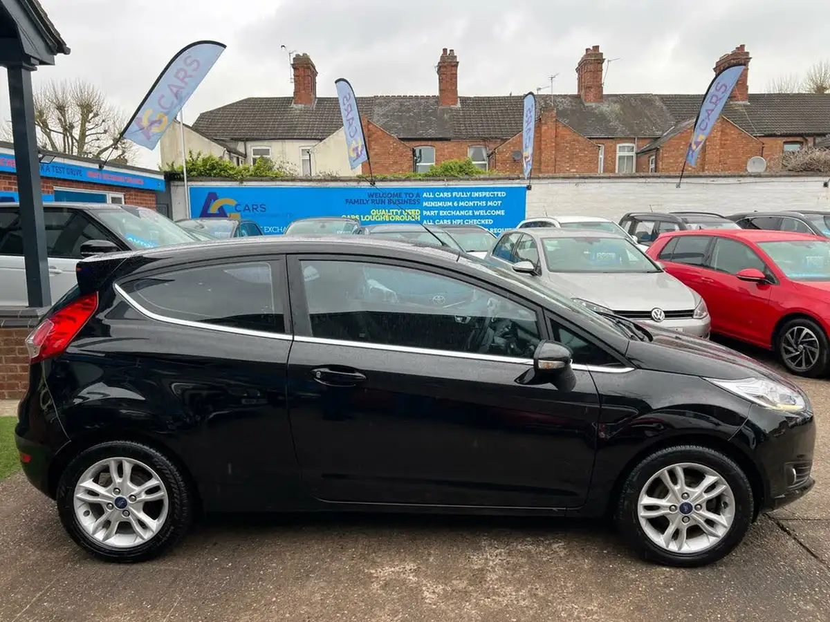 2016-ford-fiesta-125-zetec-3d-big-37