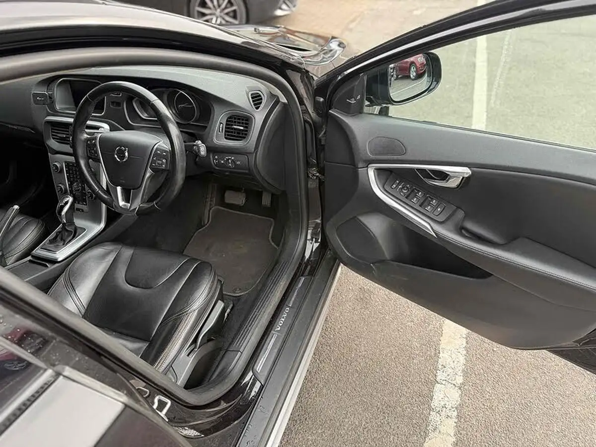 2018-volvo-v40-20td-d2-cross-country-pro-geartronic-big-14