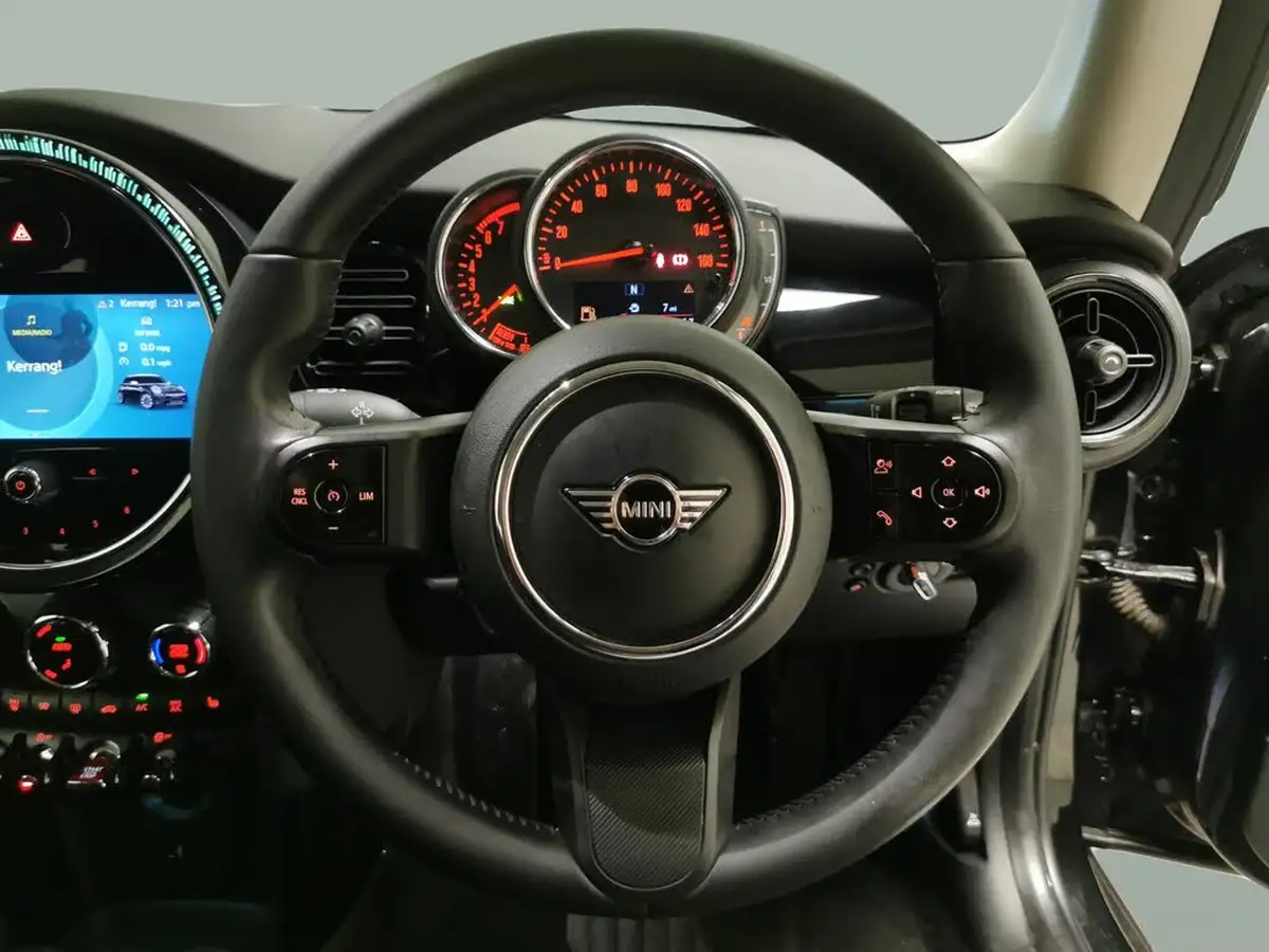 2022-mini-cooper-15-cooper-classic-hatchback-3d-big-14