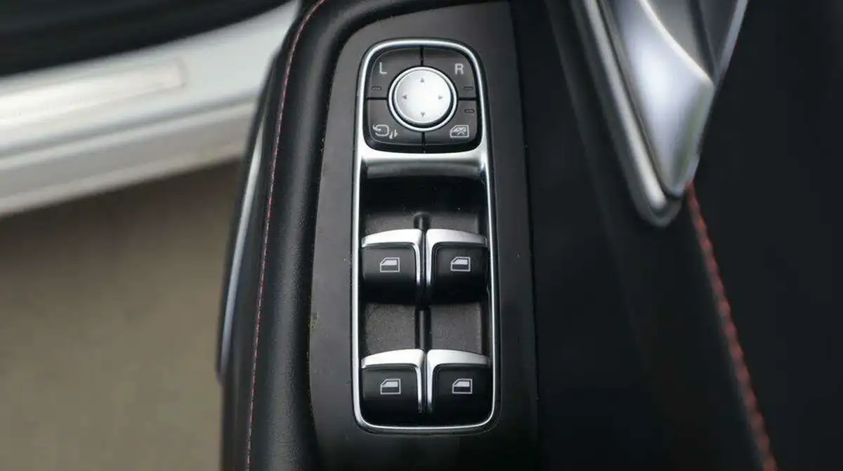 2024-mg-hs-15t-gdi-se-162ps-1490cc-big-7