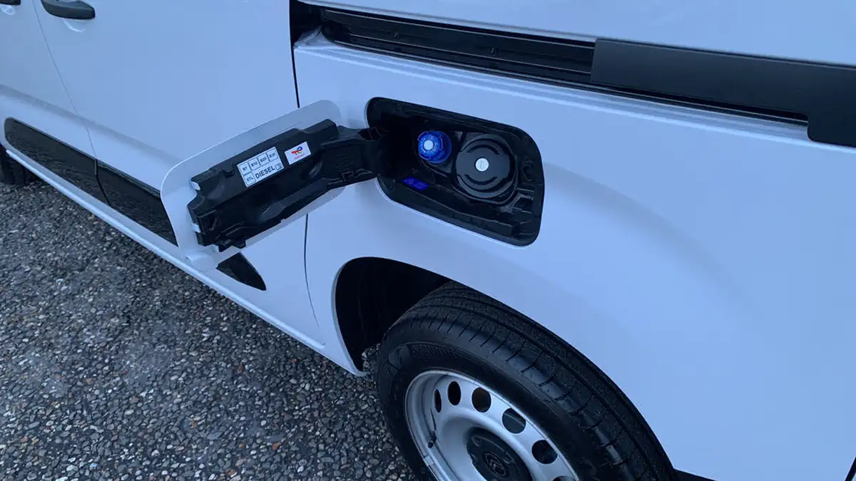 2024-citroen-berlingo-15-bluehdi-m-enterprise-100pseu6e-big-48