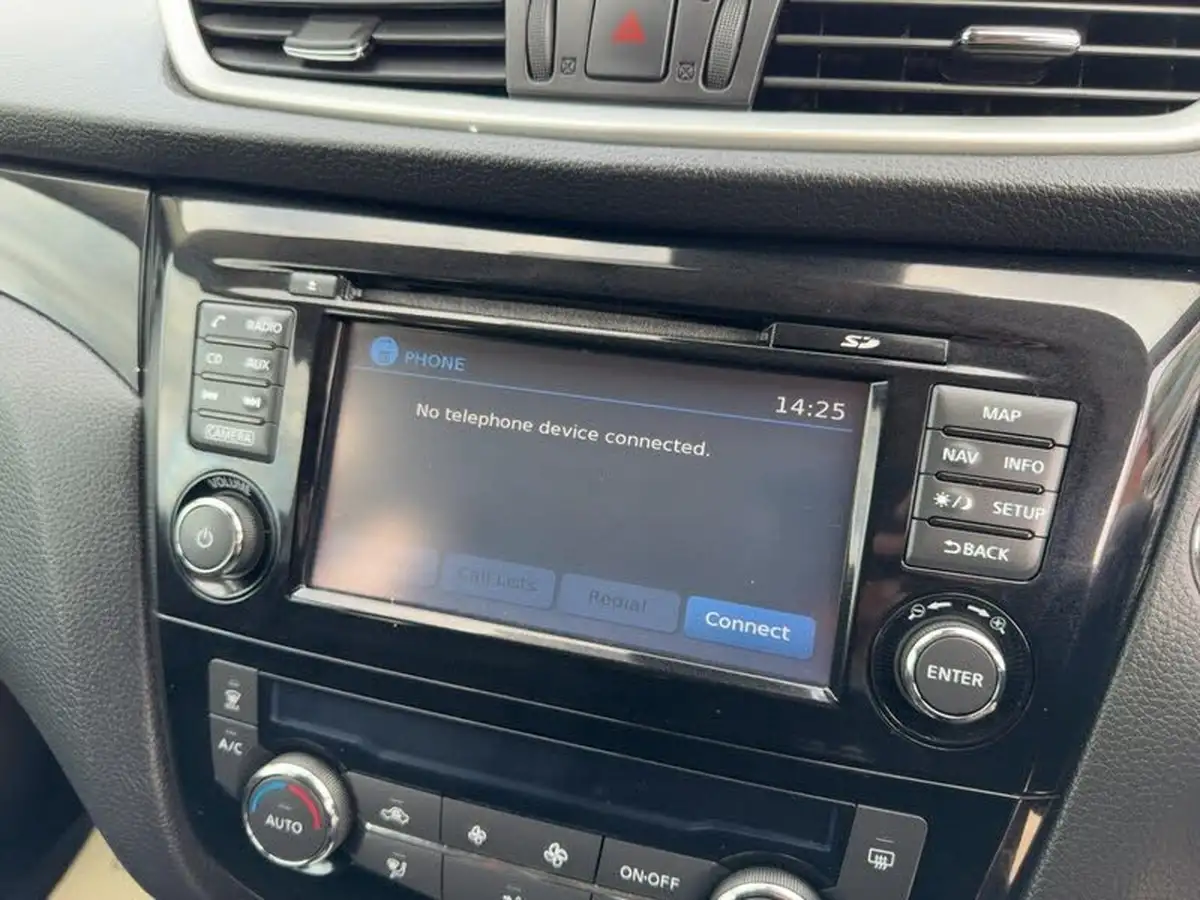 2017-nissan-qashqai-12-dig-t-n-connecta-xtronic-cvt-big-29