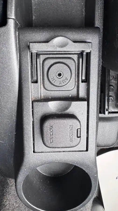 2010-mazda-mazda2-13-tamura-5d-big-27