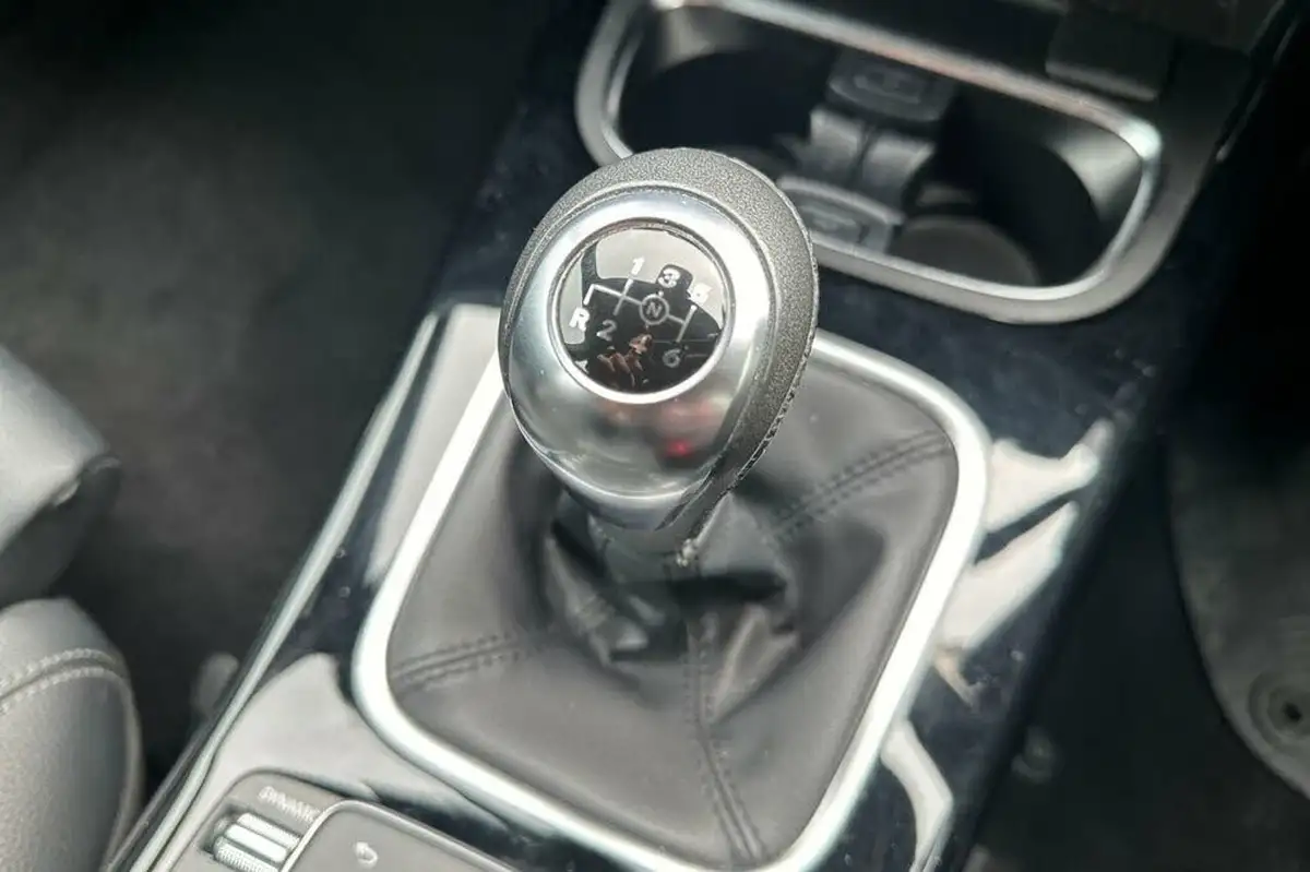 2020-mercedes-benz-a-class-15d-a180d-sport-executive-hatchback-5d-big-29