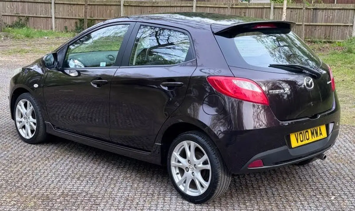 2010-mazda-mazda2-13-tamura-5d-big-4