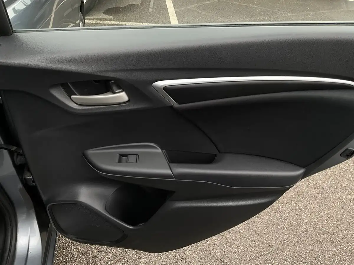 2019-honda-jazz-13-i-vtec-se-cvt-big-19