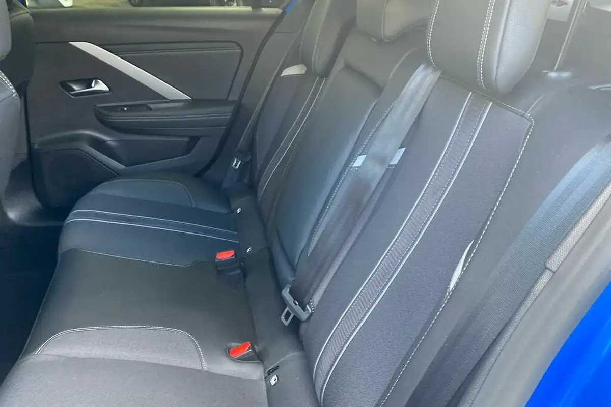 2023-vauxhall-astra-12-turbo-gs-sport-tourer-big-3
