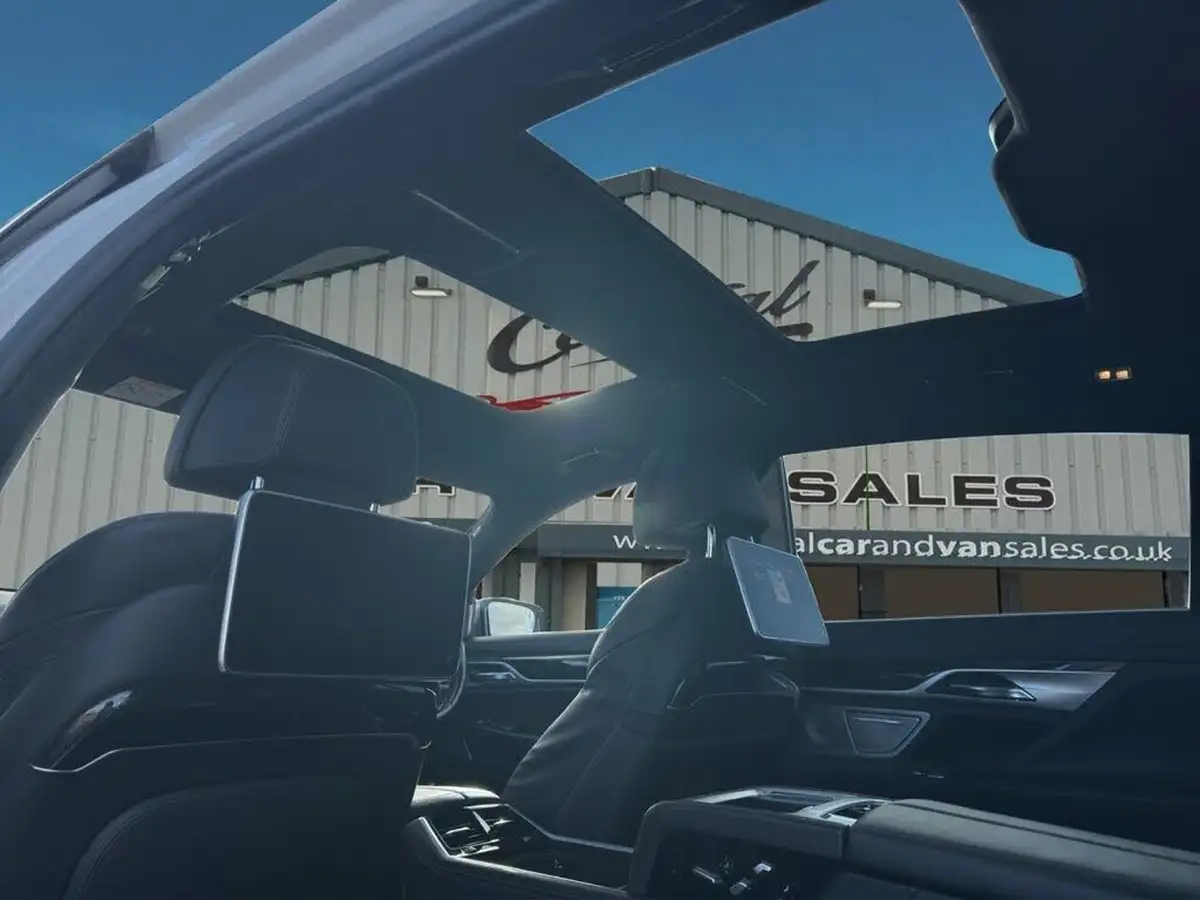 2018-bmw-7-series-66-m760li-big-37