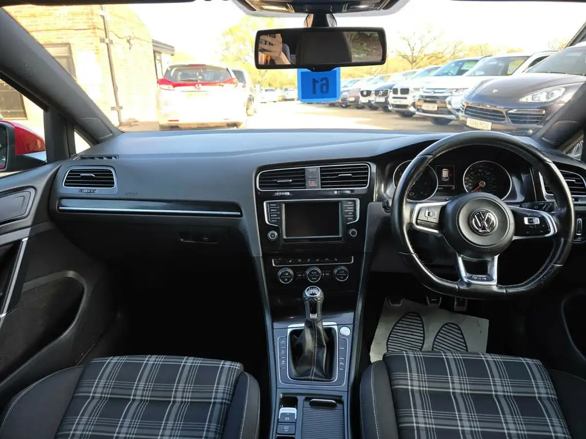 2015-volkswagen-golf-20tdi-gtd-bmt-hatchback-5d-big-11