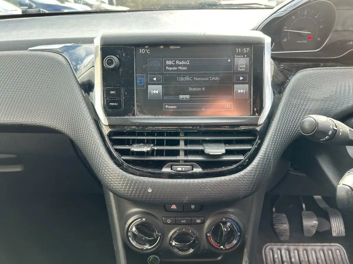 2016-peugeot-208-16bluehdi-active-5d-big-15