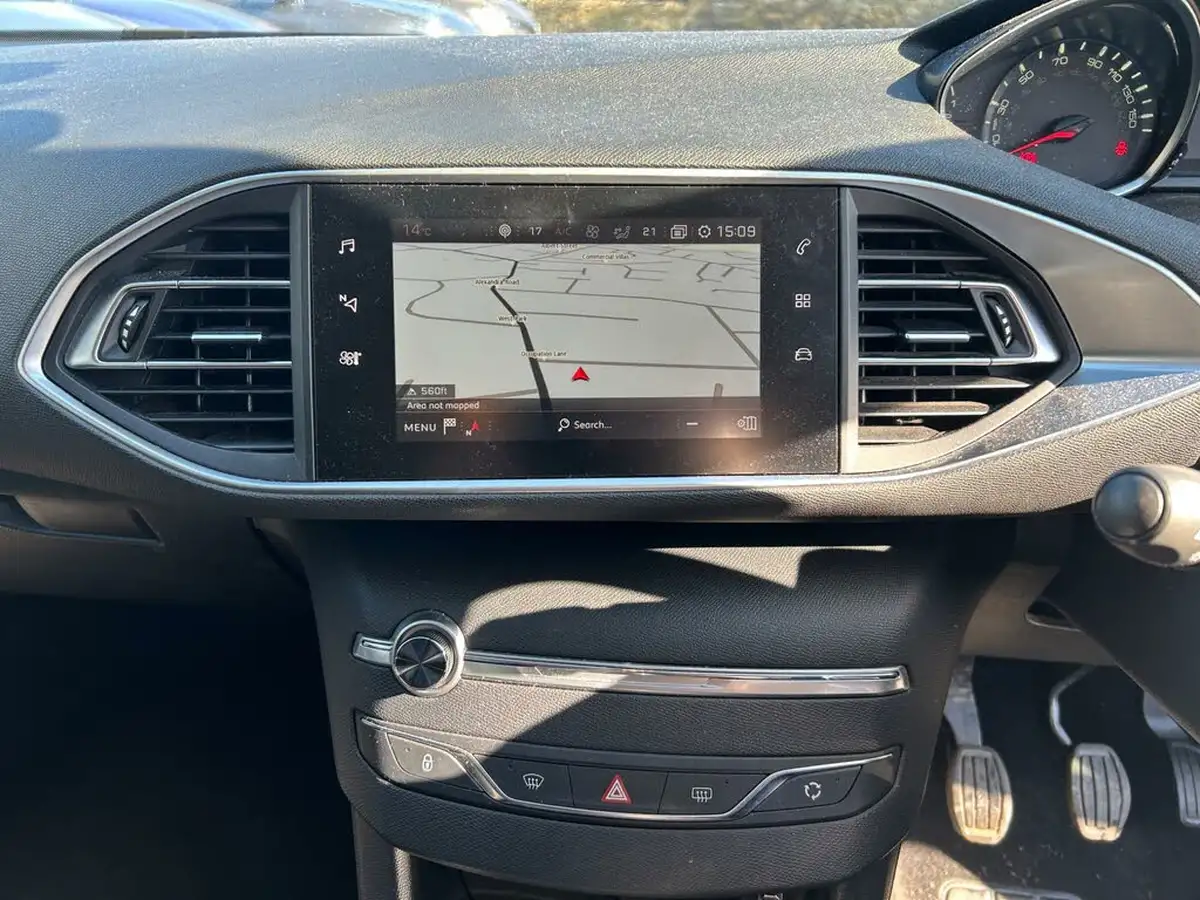 2019-peugeot-308-sw-12-puretech-active-130bhp-big-13