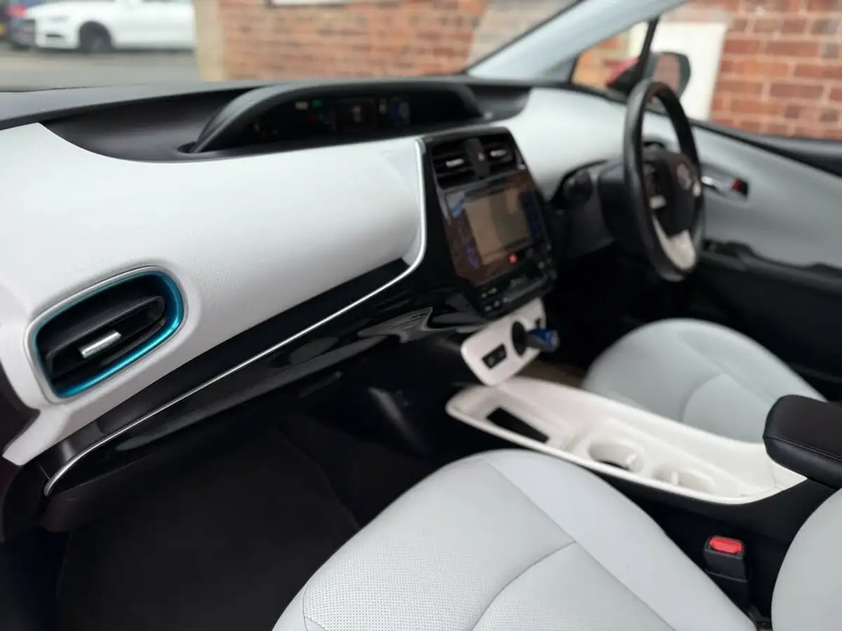 2016-toyota-prius-18-vvt-i-excel-big-43