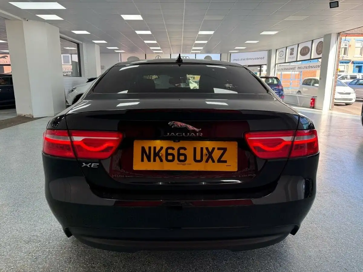 2016-jaguar-xe-20d-portfolio-163ps-big-11