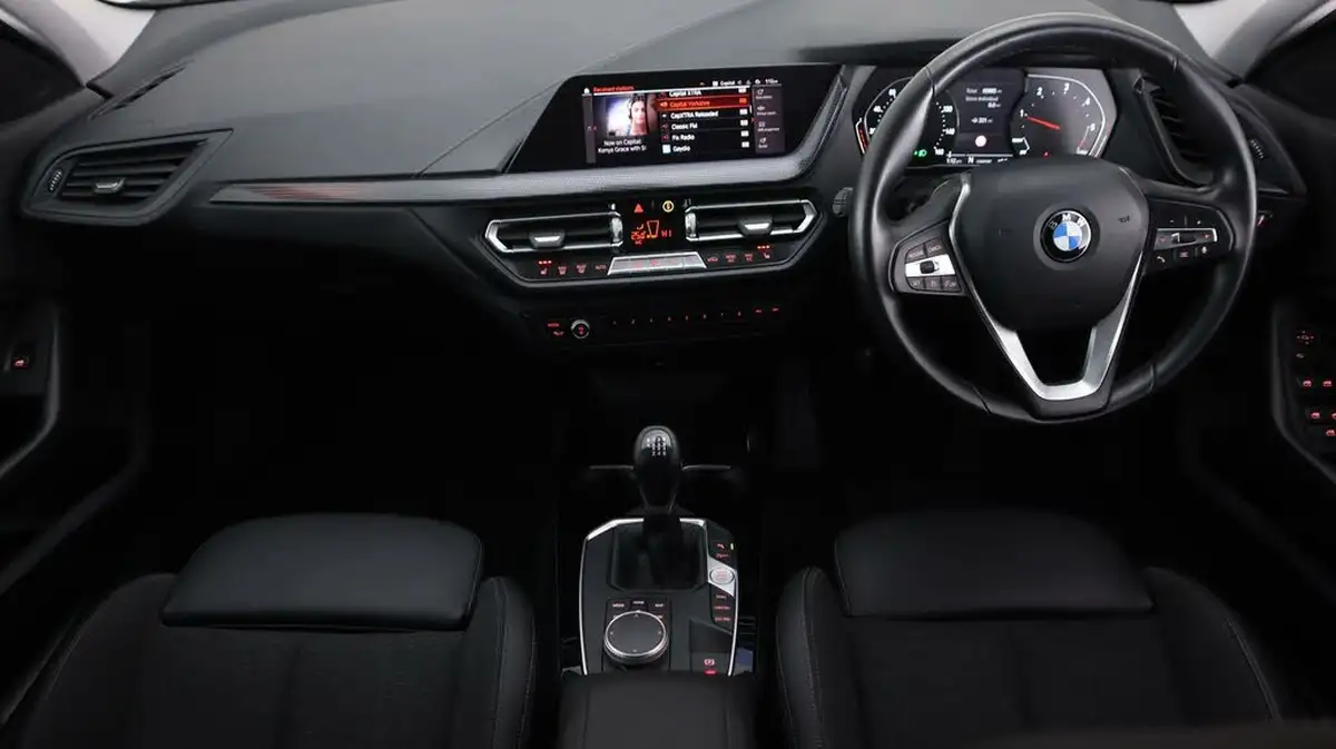 2020-bmw-1-series-15td-116d-sport-big-13