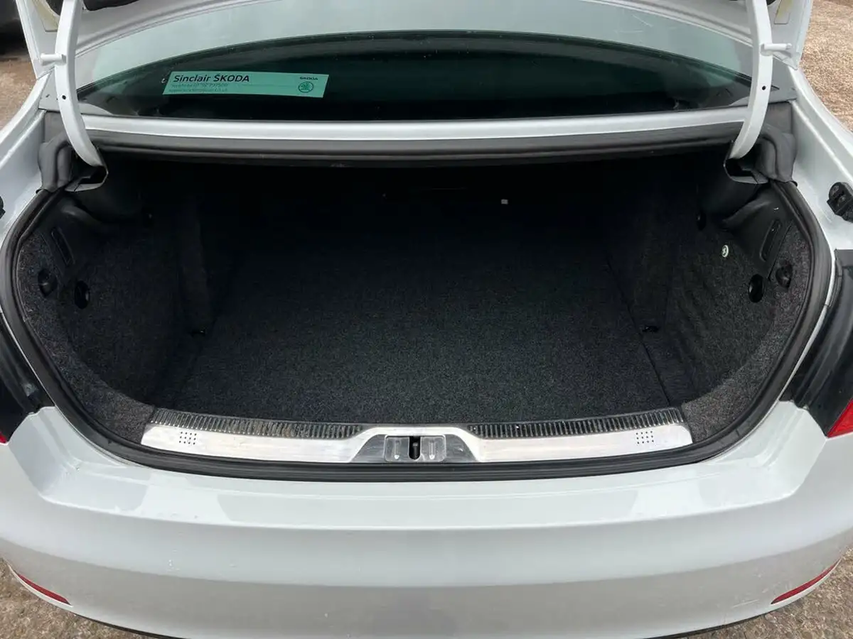 2014-skoda-superb-20tdi-black-edition-140ps-hatchback-dsg-big-47