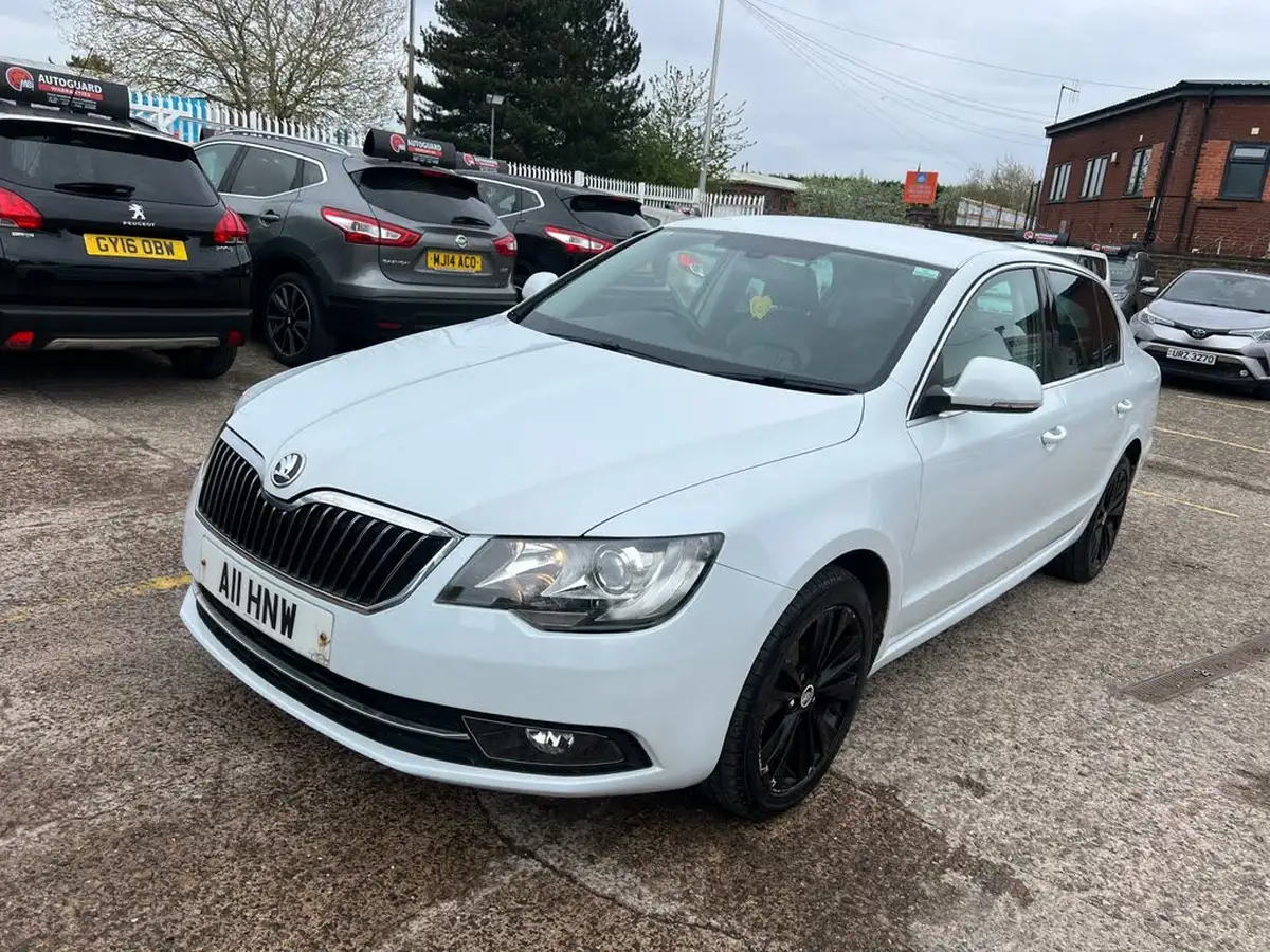 2014-skoda-superb-20tdi-black-edition-140ps-hatchback-dsg-big-1
