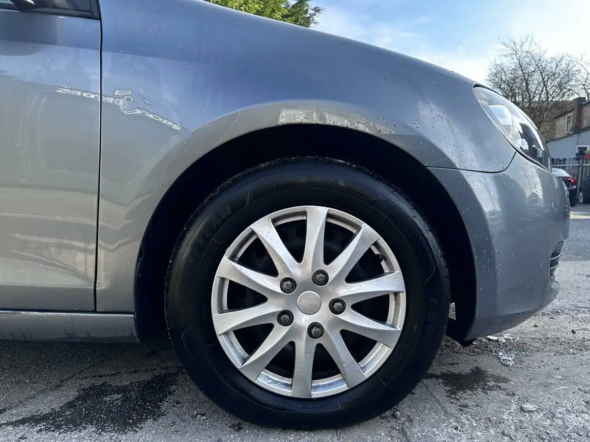 2011-volkswagen-golf-12-tsi-s-5d-big-12