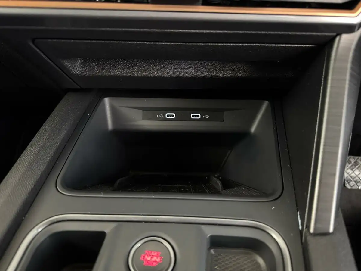 2021-cupra-formentor-14-e-hybrid-v1-big-30