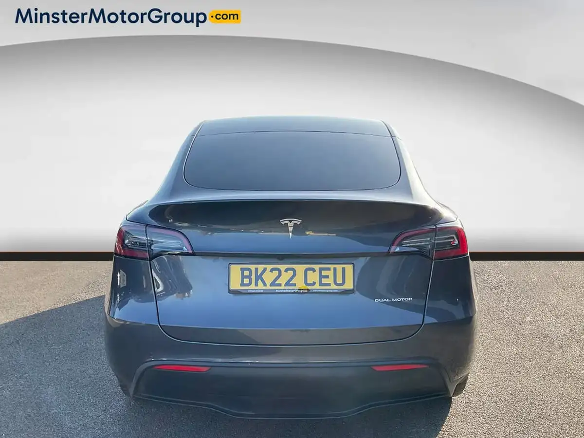 2022-tesla-model-y-e-long-range-big-2