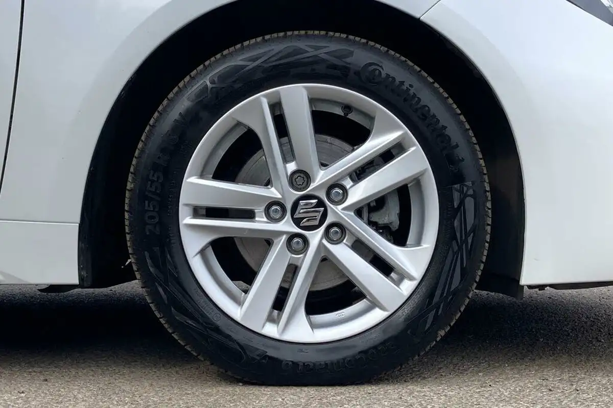 2024-suzuki-swace-18-motion-big-24