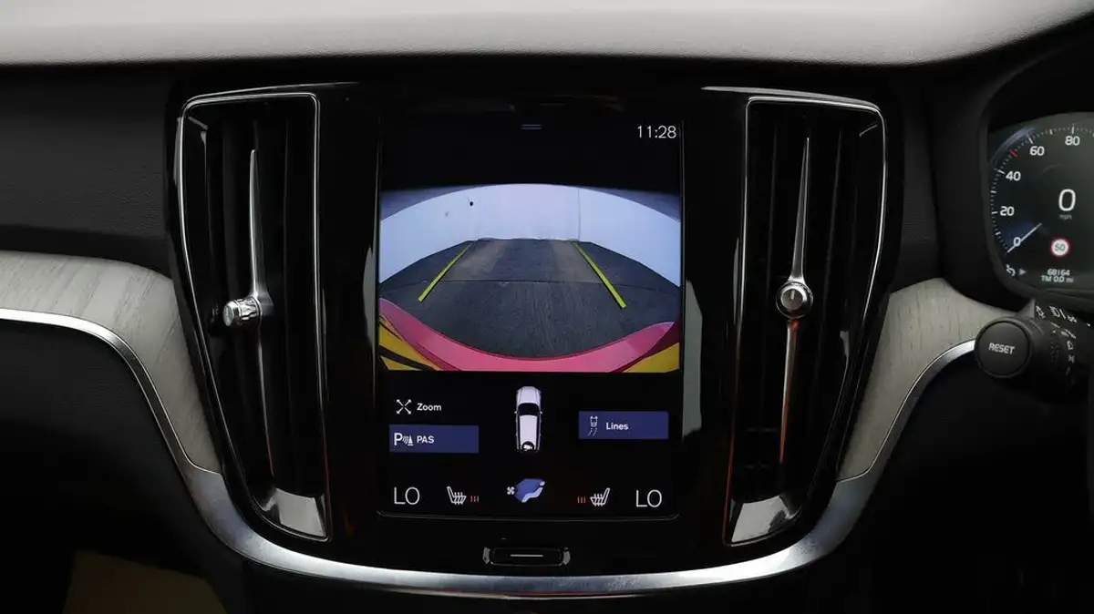 2021-volvo-v60-20td-b4-cross-country-big-25