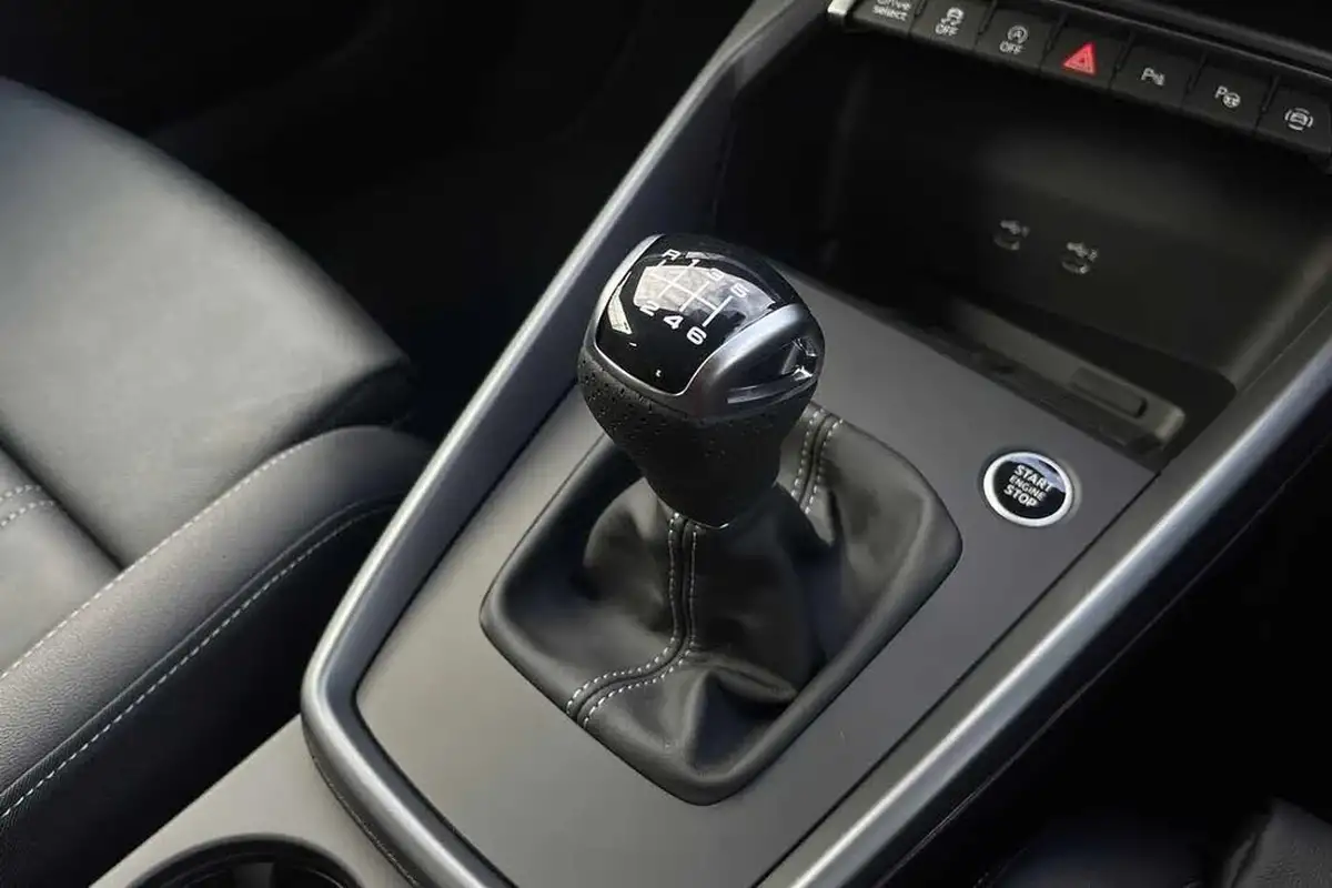 2025-audi-a3-15-35-tfsi-s-line-saloon-4d-big-18