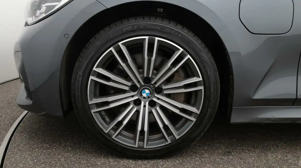 2020-bmw-3-series-20-330e-m-sport-saloon-4d-big-18