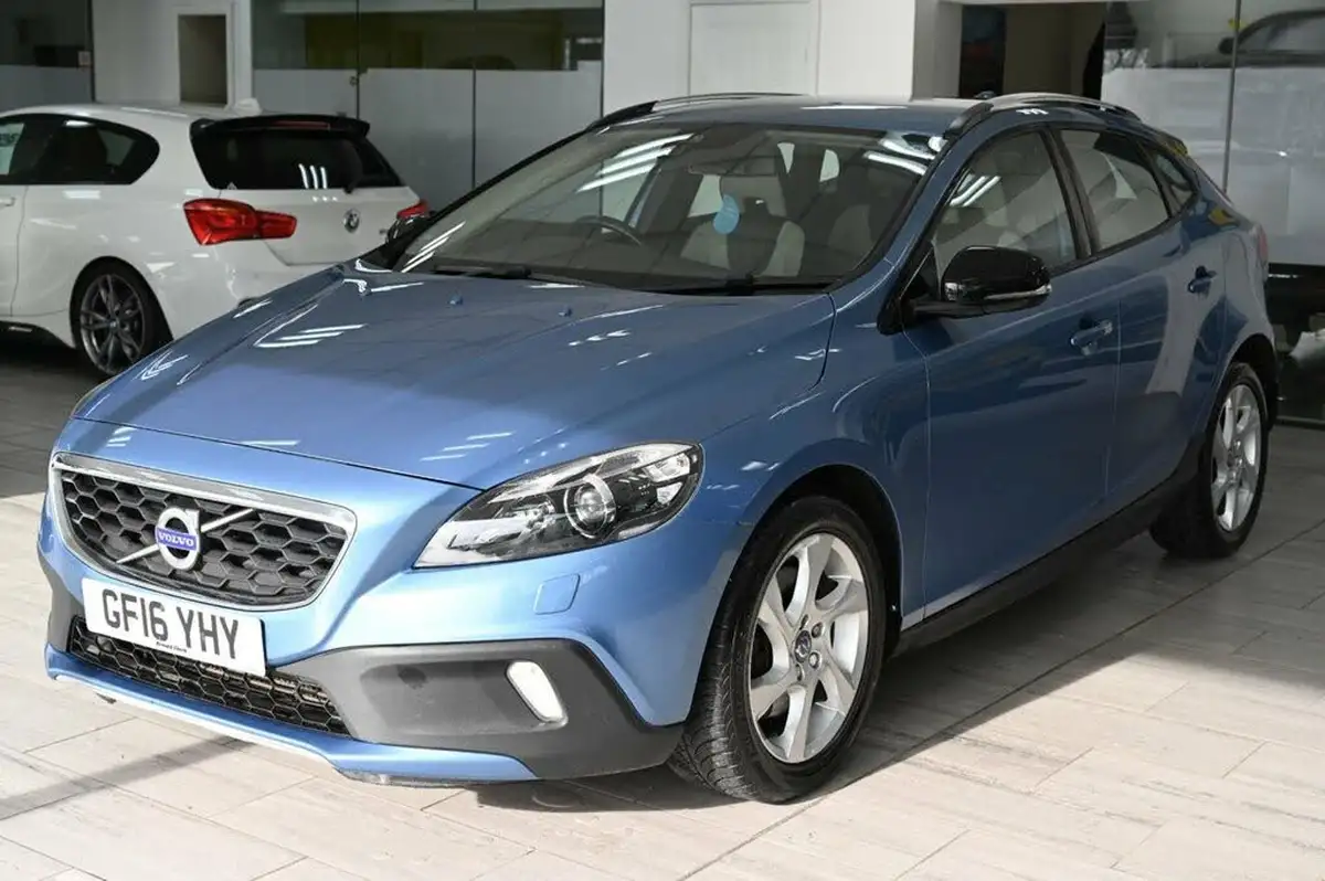 2016-volvo-v40-20td-d2-cross-country-lux-geartronic-big-4