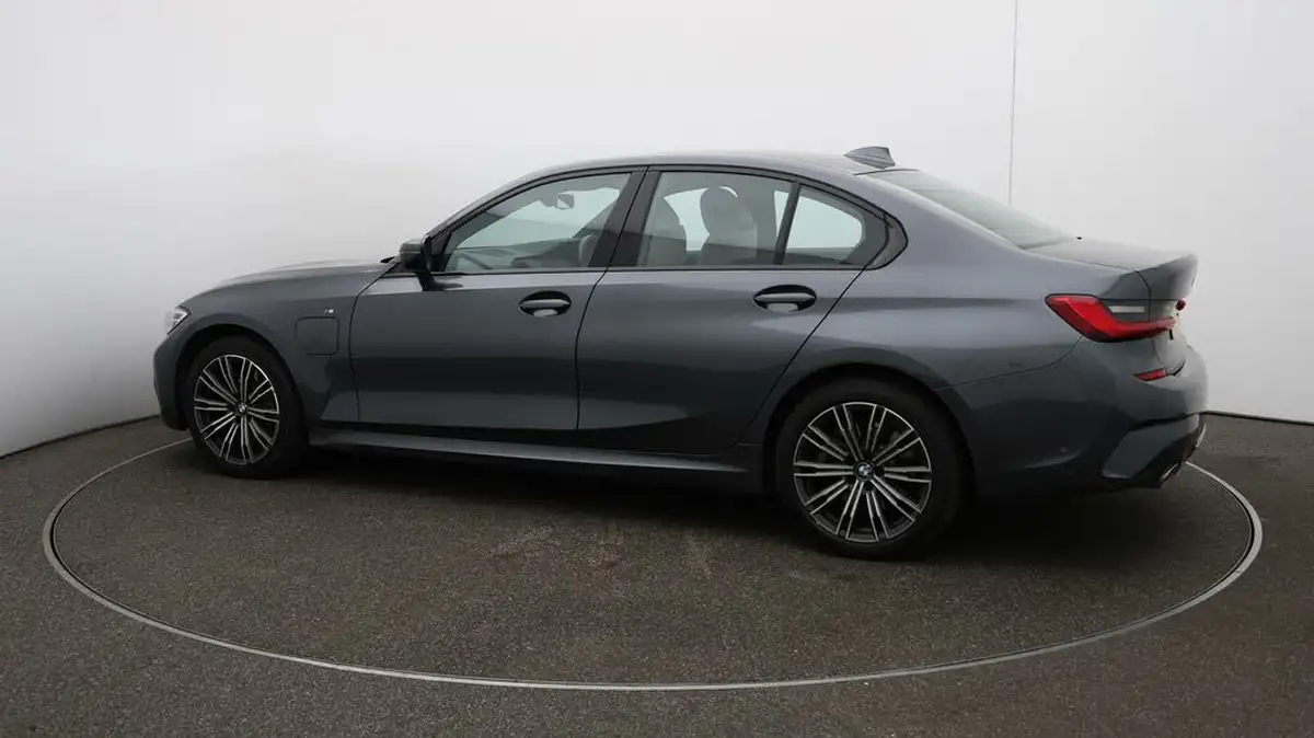 2020-bmw-3-series-20-330e-m-sport-saloon-4d-big-39