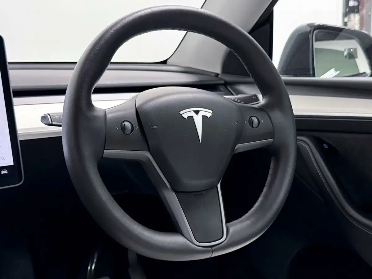 2022-tesla-model-y-e-long-range-big-22